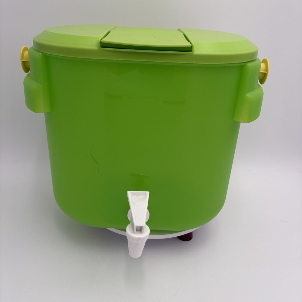 Tupperware Water Dispenser 8.7L  with Handle On The Go Water Storage Green‎